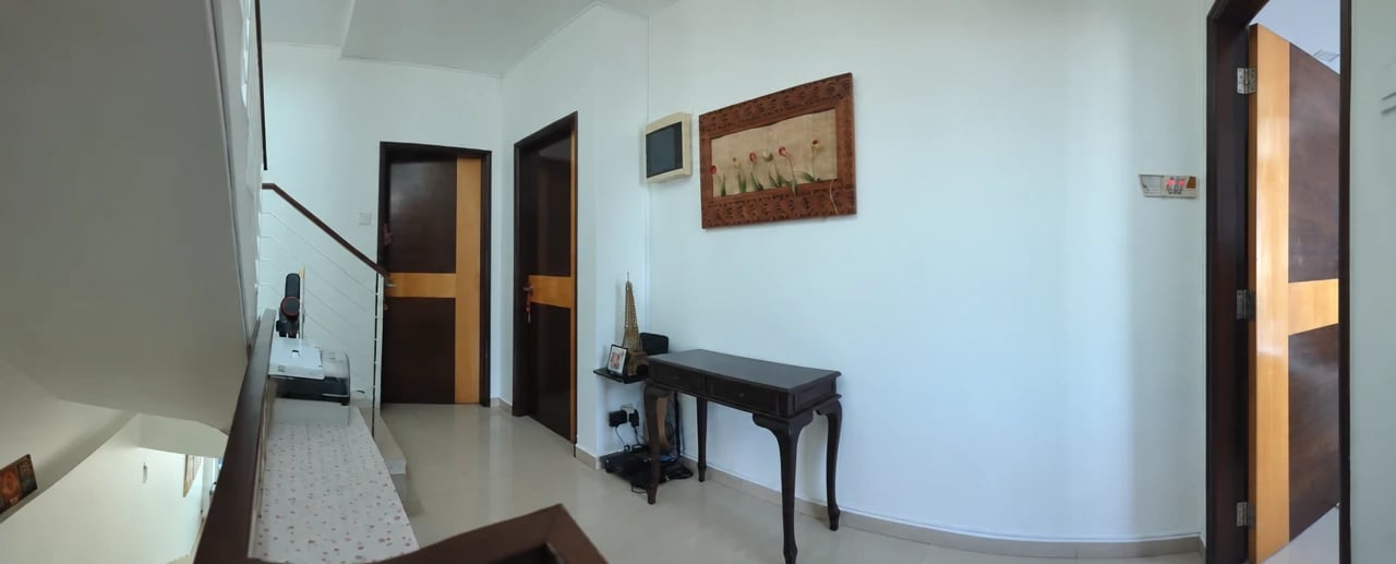 Hallway after editing: the boxes, snacks, vases and flower arrangements are gone